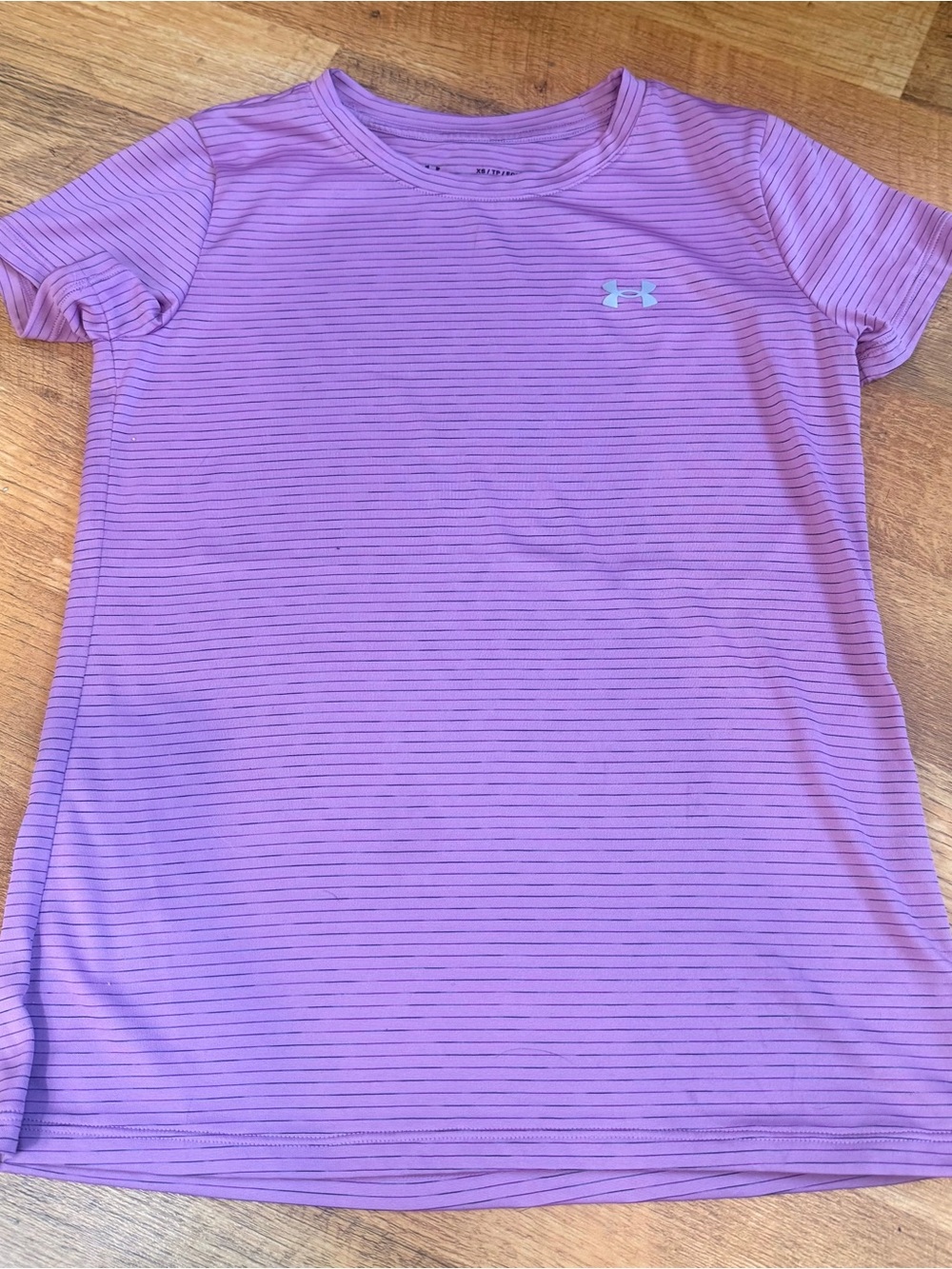 Women’s Xs under armour loose heatgear purple striped tshirt